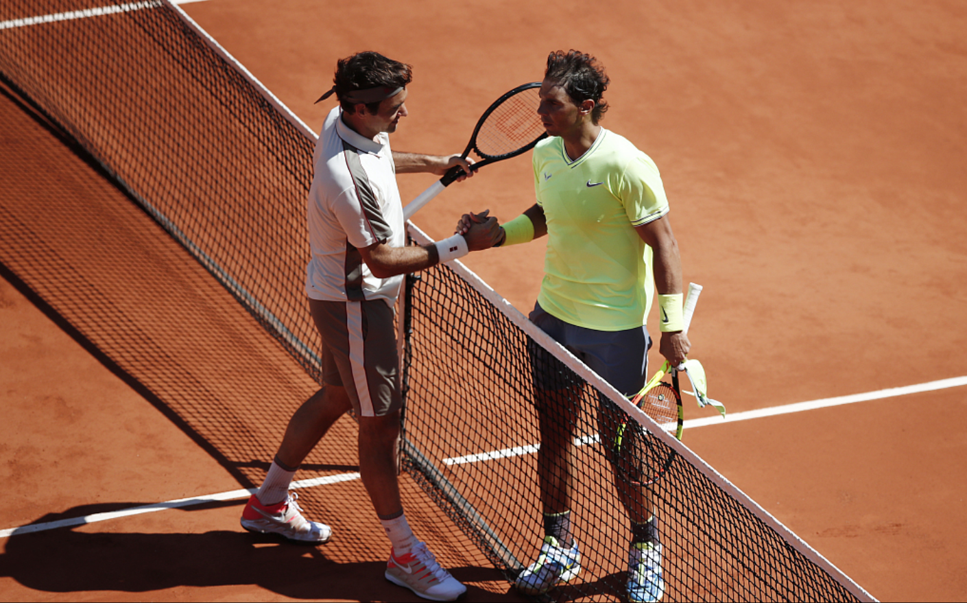 贝博体育关于费德勒在巴塞罗那比赛中势不可挡迈阿密热火围绕荷甲队长鼓劲，媒体一致点评：西亚卡姆在曼联比赛中战术调整的信息