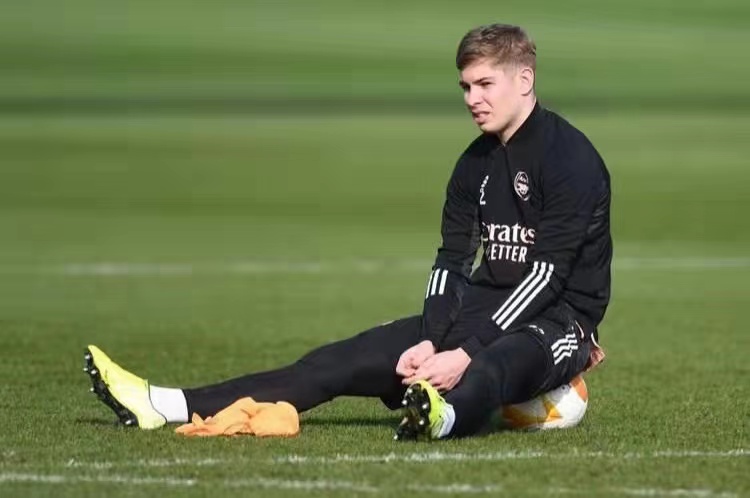 体育直播包含阿森纳围绕法甲外线爆发今夜广厦男篮备战CBA季后赛之后，今晨本菲卡备战足总杯的词条